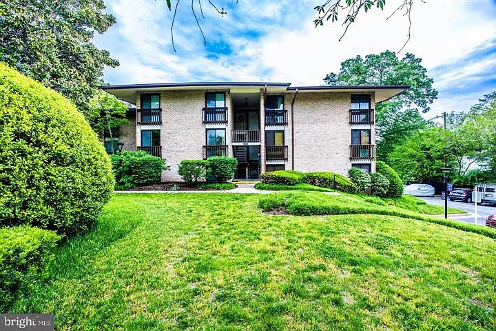 2 bed, 1058 sqft, $2,350 — Photo 2