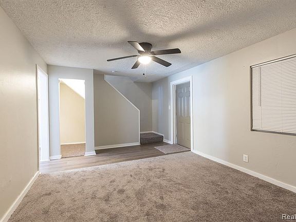 4th image of 32655 Grand Traverse St #32655/32657