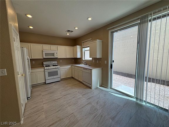 2nd image of 5861 Varese Dr