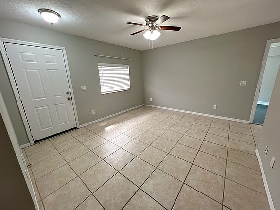 3rd image of 36628 Eiland Blvd