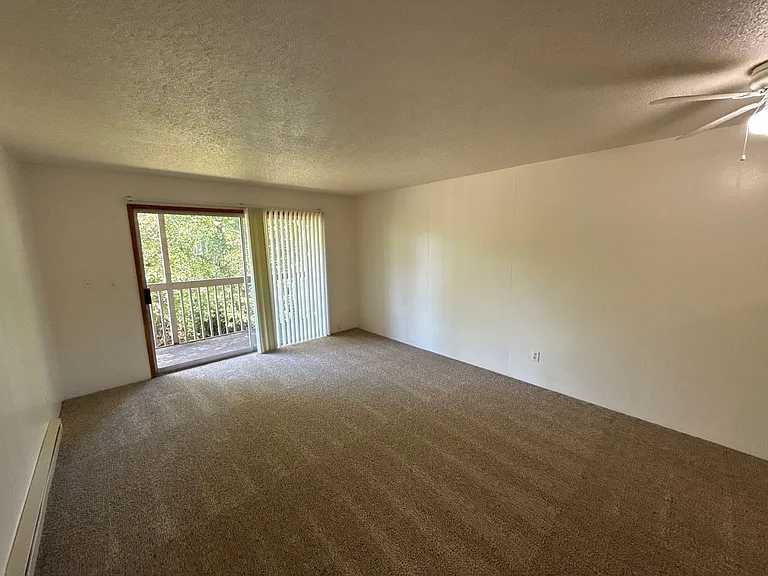 528 SW Levens St #8 — Photo 5