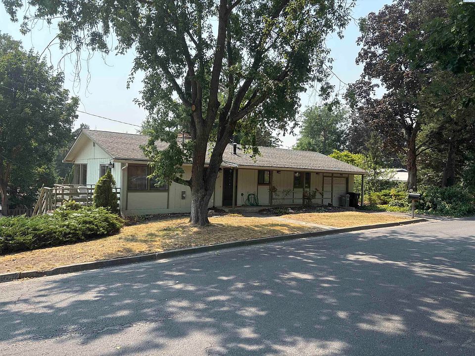 1st image of 405 NW Dack Ct