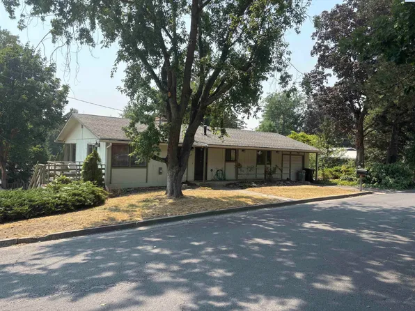 405 NW Dack Ct, Pullman, WA 99163