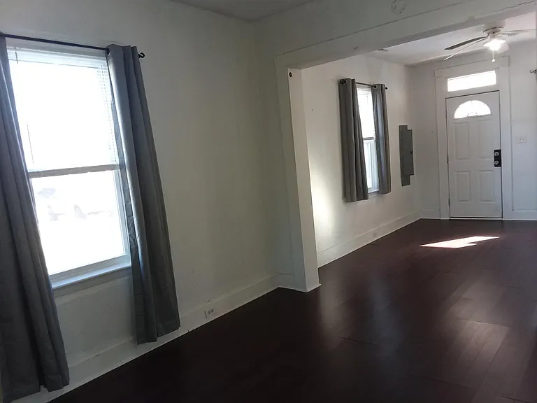 1912 Holladay St — Photo 6