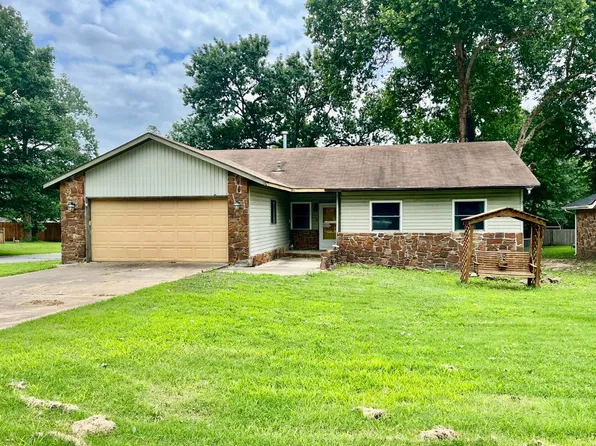 1501 Columbus Ave, Coffeyville, KS 67337