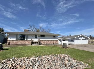 2002 John St, Sault Sainte Marie, MI 49783
