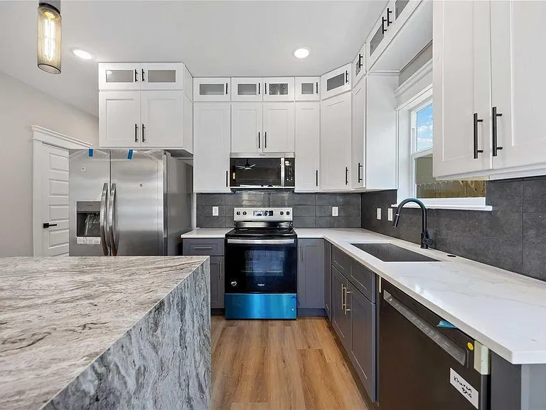 4624 Mayflower St #B — Photo 15