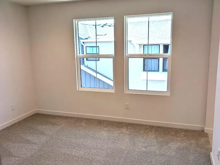 2586 Delphinium Ln — Photo 11