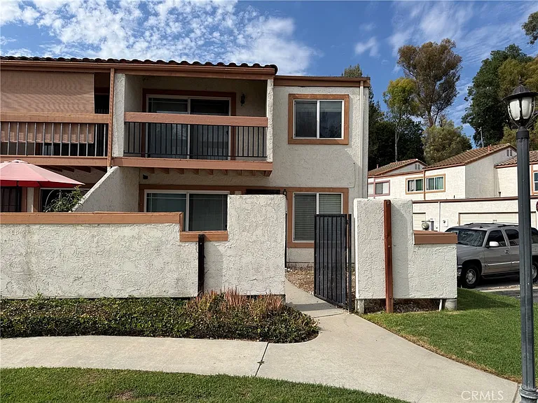 2218 Montana St — Photo 1