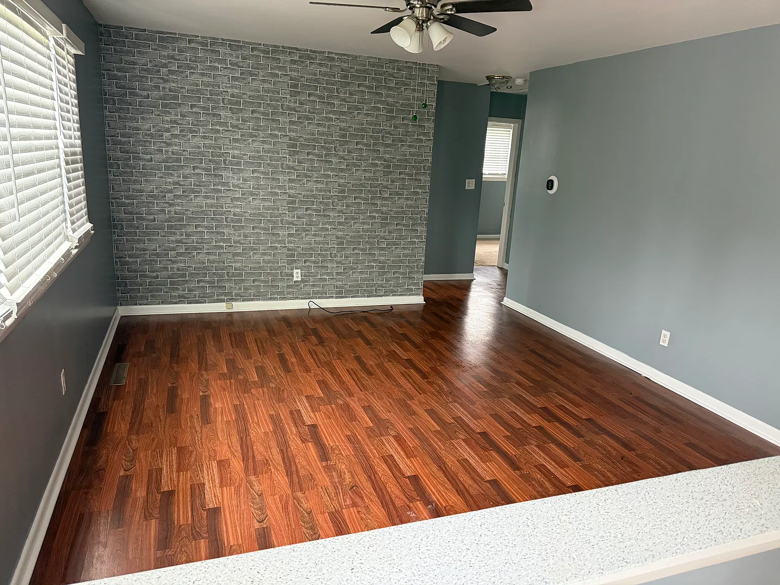 3 bed, 936 sqft, $2,500 — Photo 4