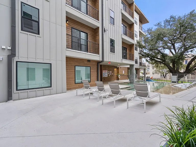 2500 Longview St #105 — Photo 17