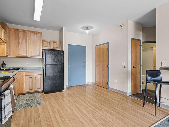 3rd image of 601 SE Main St APT 122