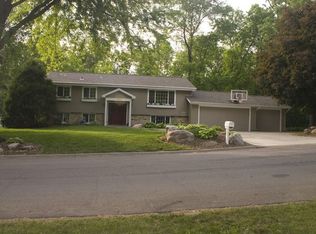 10364 Wildwood Rd, Bloomington, MN 55437