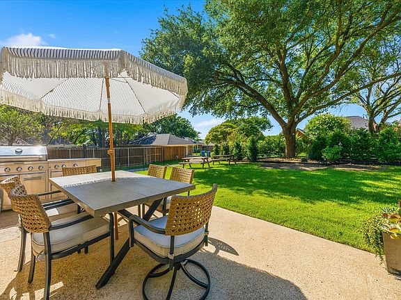 4th image of 807 Lake Meadows Cir