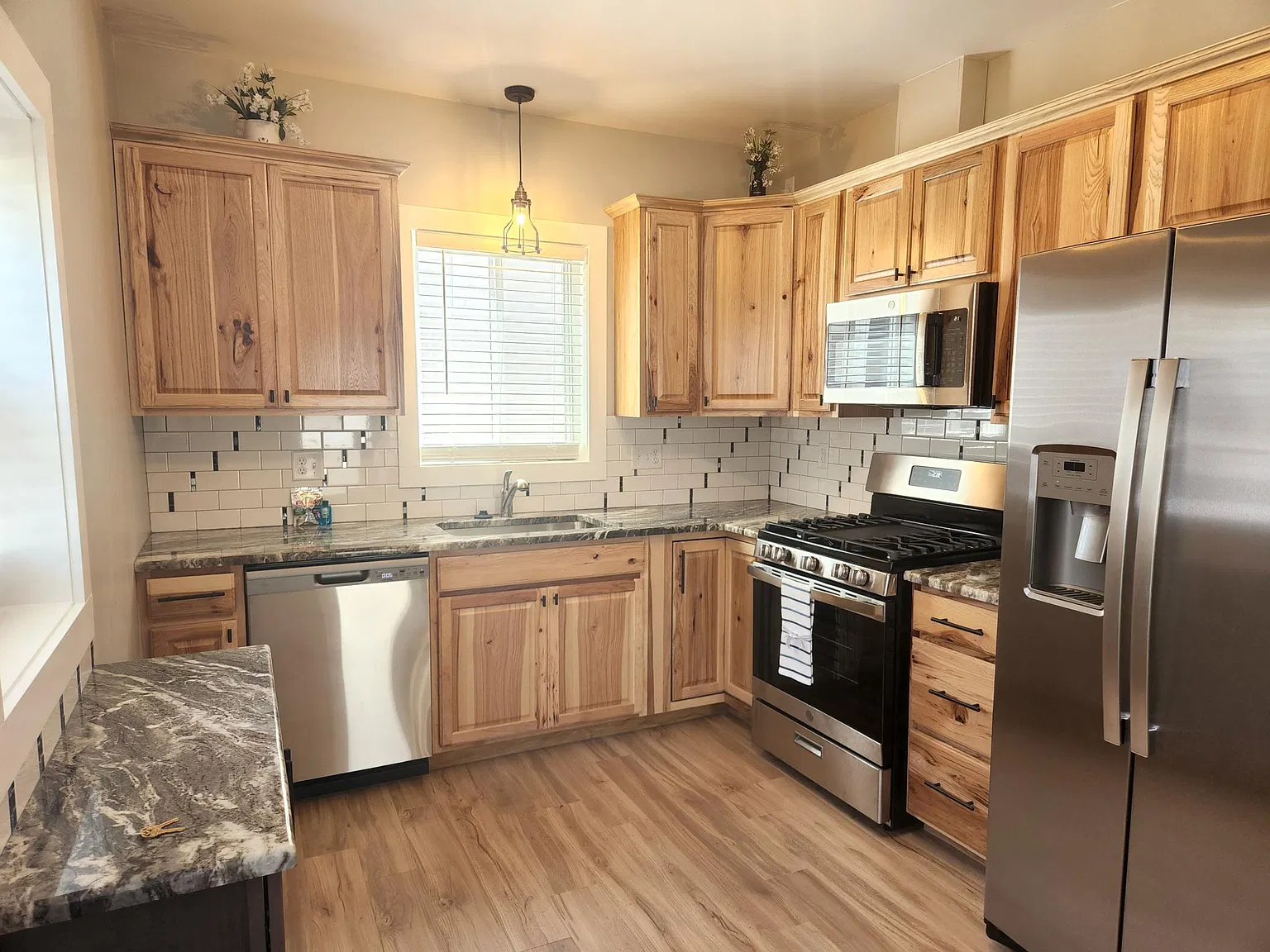 3 bed, 1.5 bath, 1342 sqft, $1,900 — Photo 2