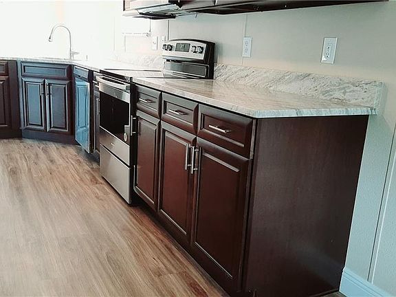 3rd image of 5035 Topeka Ave