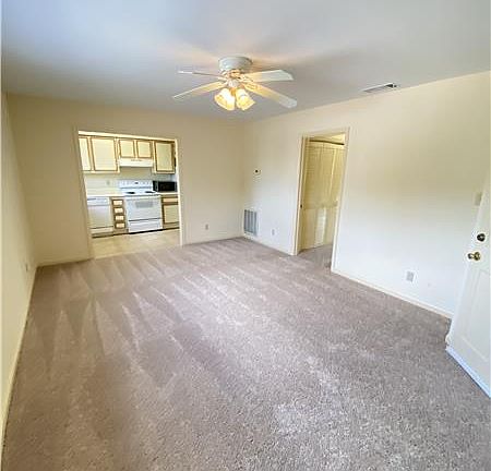 4th image of 410 1/2 E Hall St