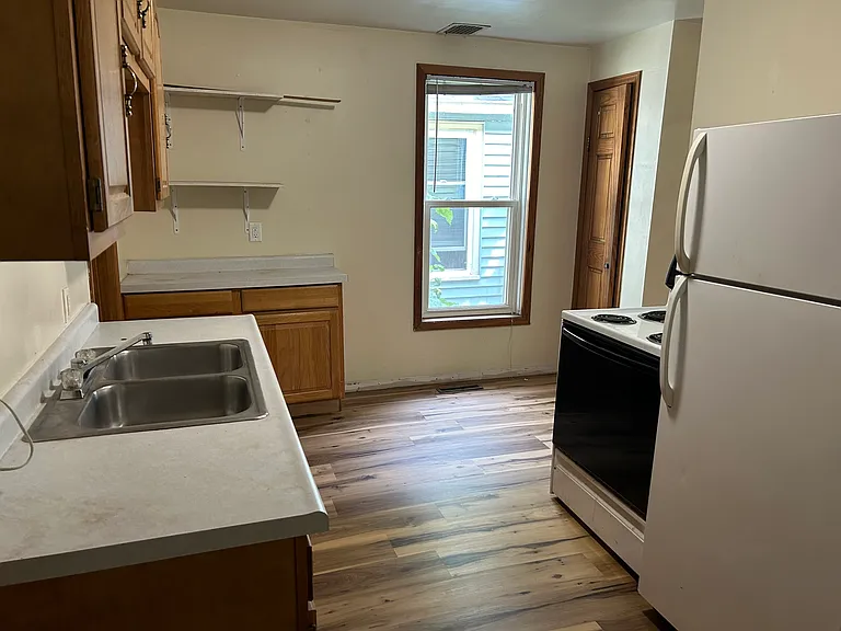 716 Menomonie St — Photo 10