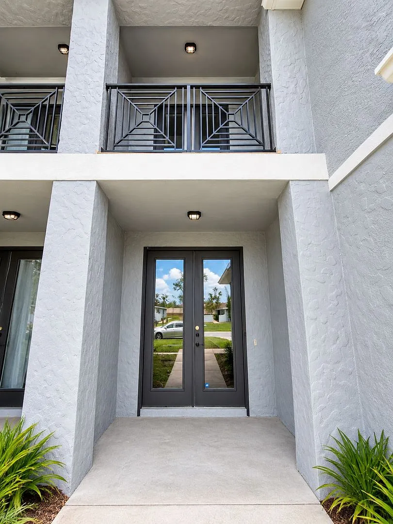 Stunning 3-Bedroom Townhome with Loft, Balcony & 2-Car Garage in Kissimmee! — Photo 2