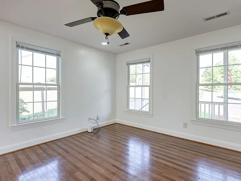 185 Angie Pl — Photo 4