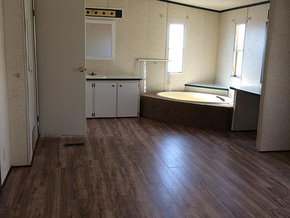 Master Bedroom/Garden Tub