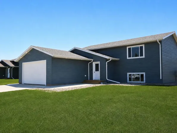1102 34th Ave NE, Aberdeen, SD 57401
