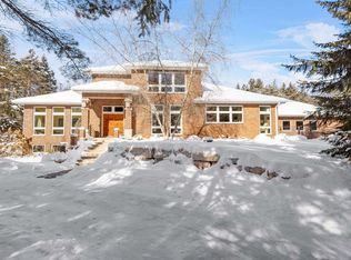 2830 Oakridge Rd, Neenah, WI 54956