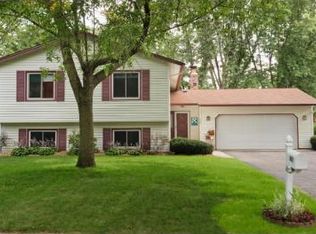 680 Maple Pond Ct, Shoreview, MN 55126
