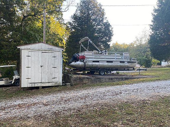 4th image of 7605 Labrador Dr