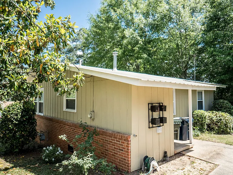 560 Lincoln St — Photo 4
