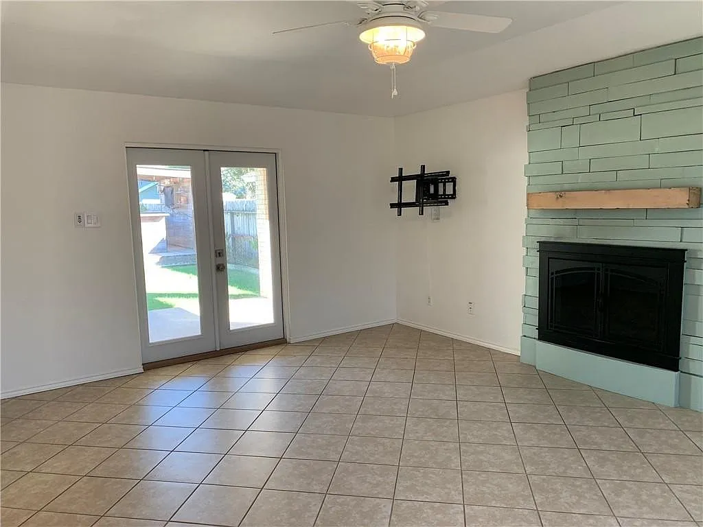 3 bed, 2.5 bath, 1687 sqft, $2,950 — Photo 4