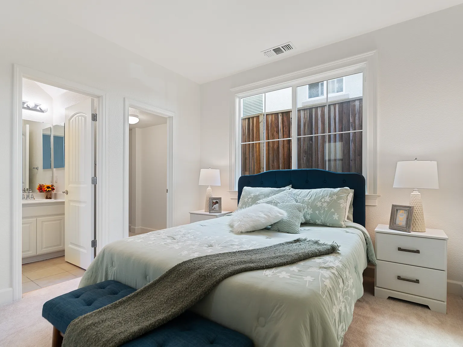 4 bed, 3621 sqft, $4,890 — Photo 3
