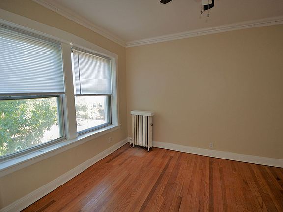 5th image of 4402 N Winchester Ave #21