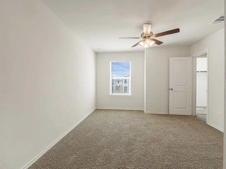 308 Cedar Ct — Photo 3