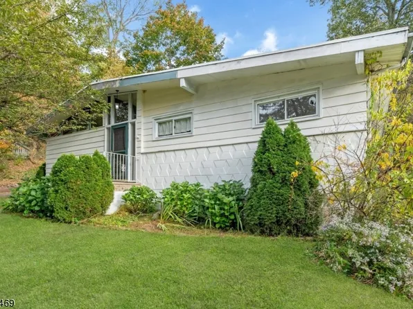 89 Mohawk Trl, Ringwood Boro, NJ 07456