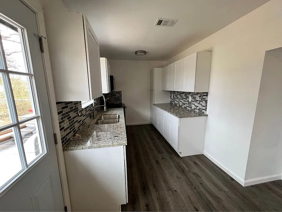 2222 Duchess Drive - 1 — Photo 3
