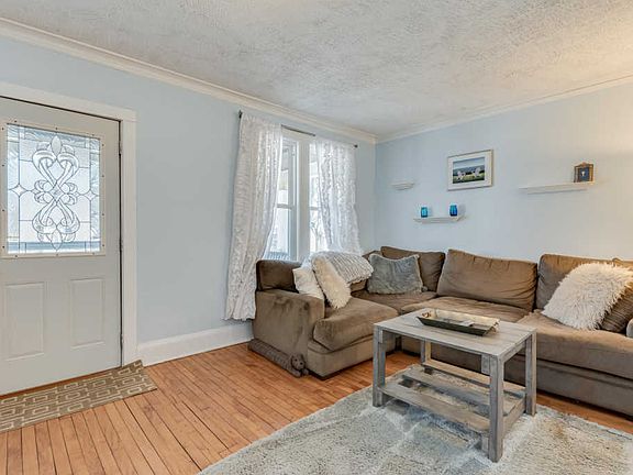 4th image of 6831 Auburn Ave