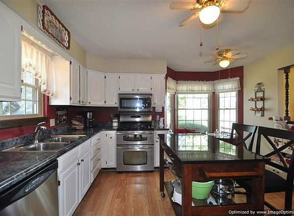 3rd image of 2750 SE 33rd St
