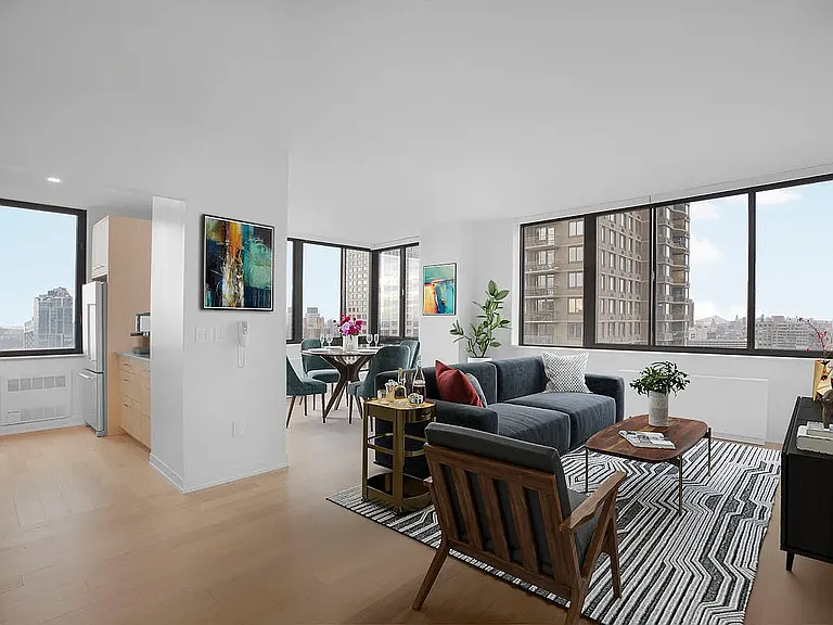 Columbus Cir #N38F — Photo 1