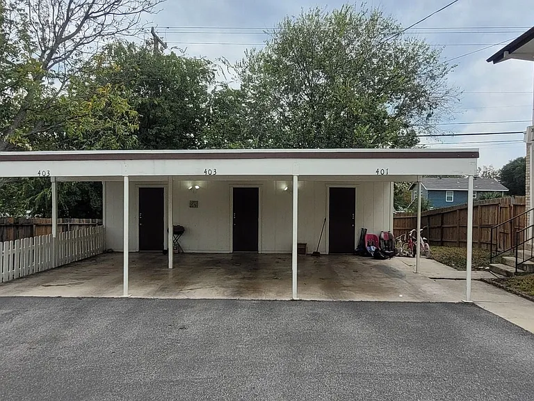 403 Indigo St — Photo 11