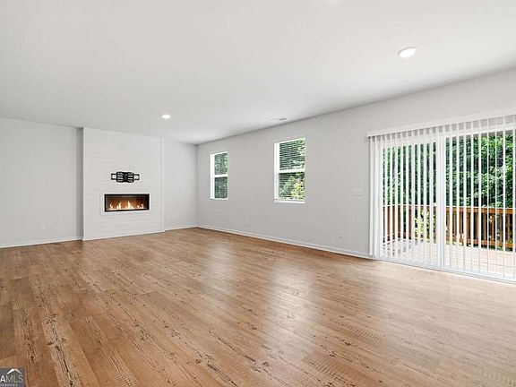 5th image of 384 Summerwood Ln