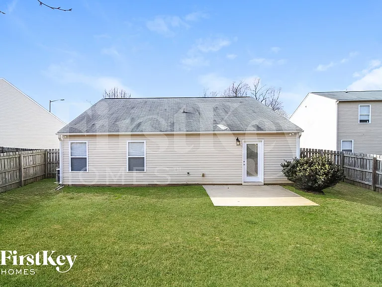 530 Martha Ct — Photo 14