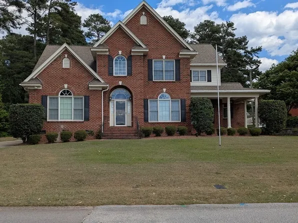 3647 Lakeshore Dr, Hope Mills, NC 28348