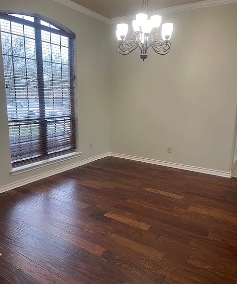 1708 Rockview Dr — Photo 4