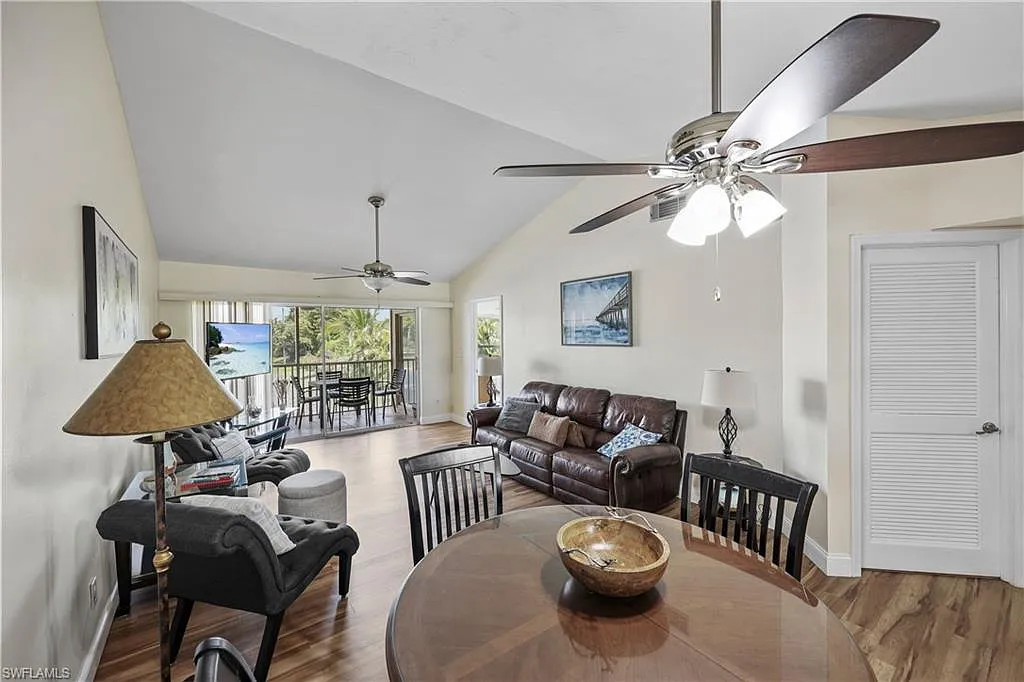 3 bed, 2.0 bath, 1267 sqft, $4,200 — Photo 3