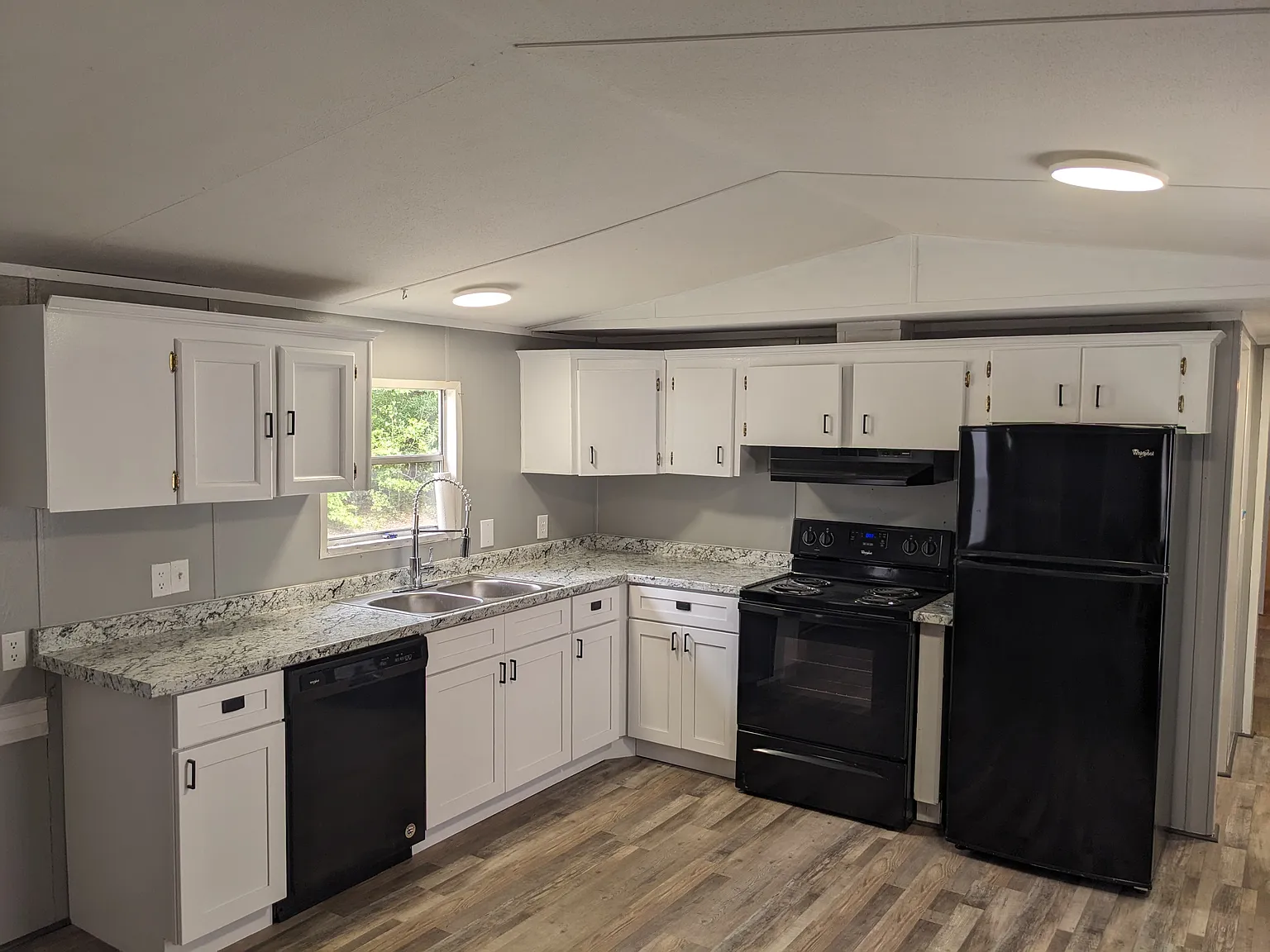 2 bed, 1065 sqft, $925 — Photo 4