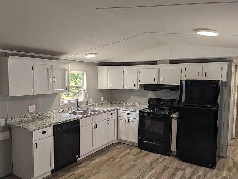 801 Charles Ave — Photo 4
