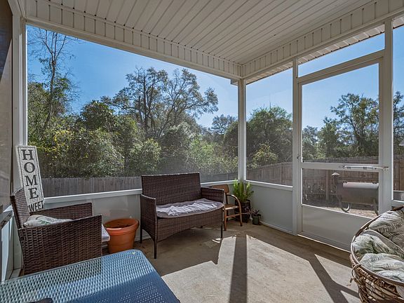 3rd image of 1025 Lacey Ln