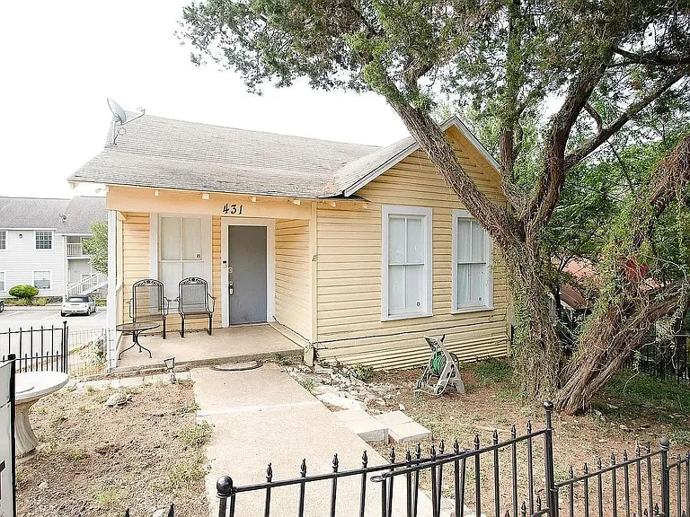 431 Lindsey St — Photo 8
