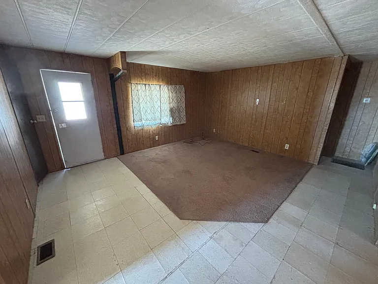9437 S Frontage Rd — Photo 4